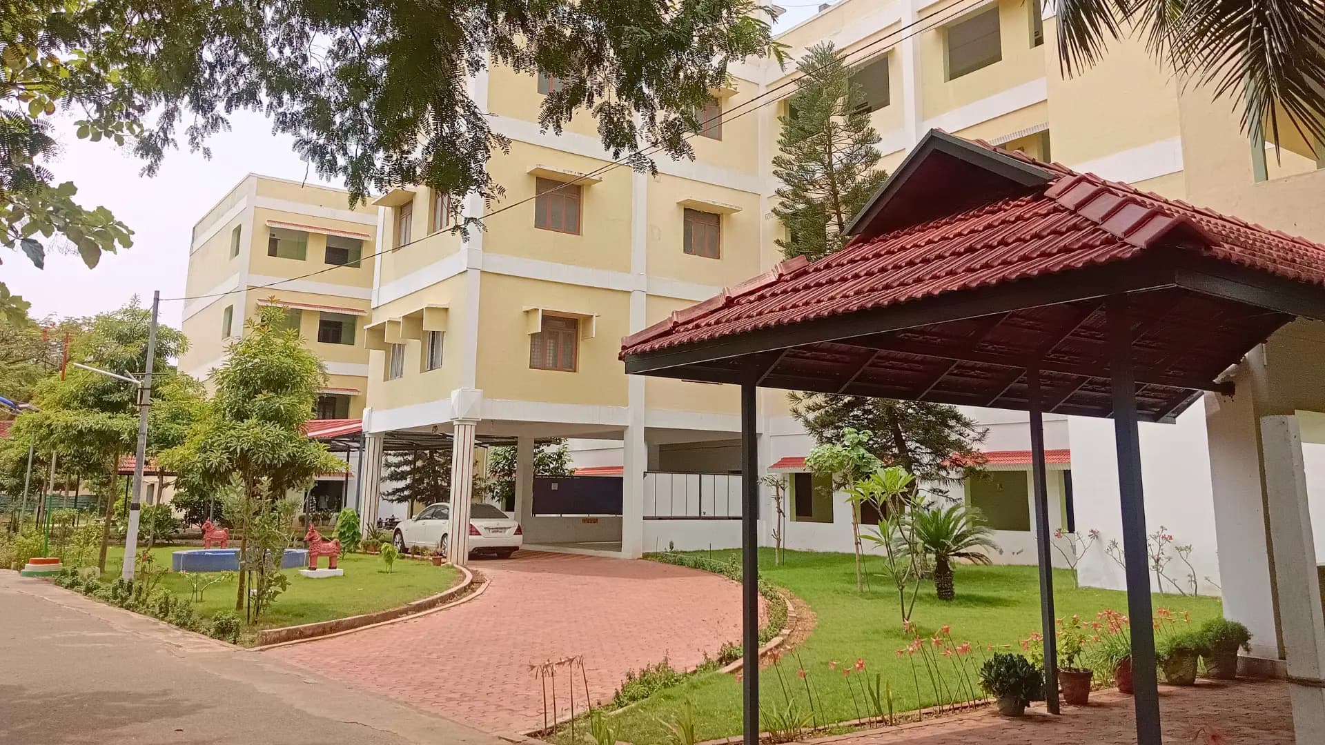 campus photo 4